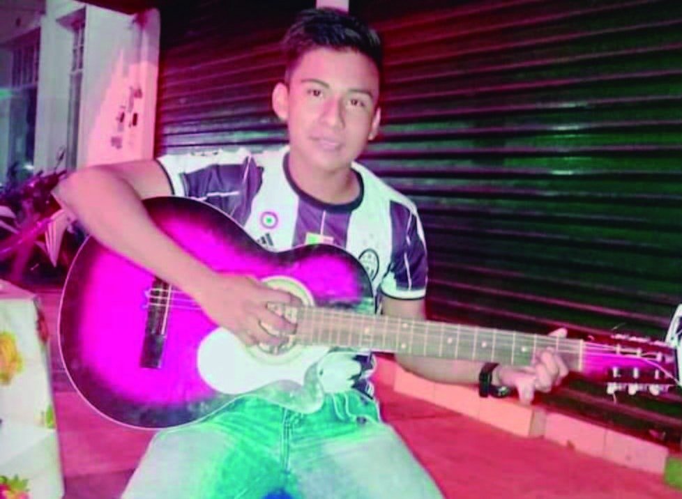 Estudiante muere tras ser golpeado por su expareja