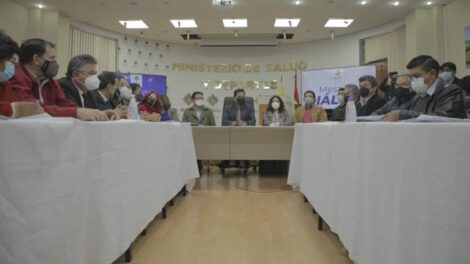 Ministerio de Salud y Colegio Médico de Bolivia en diálogo sobre la Ley de Emergencia Sanitaria