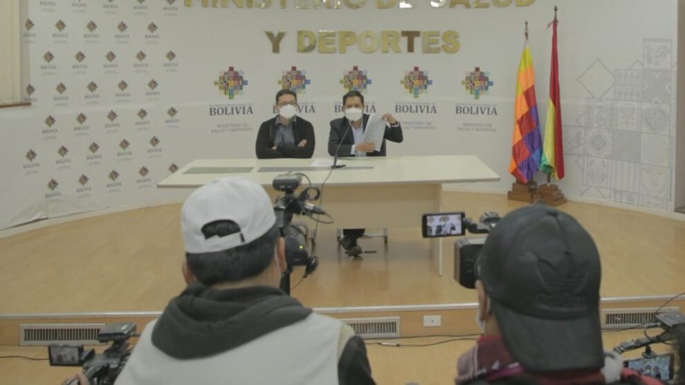 Ministro Jeyson Auza presenta resolución biministerial para el funcionamiento del Hospital Óscar Urenda