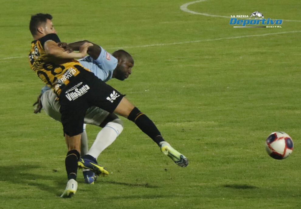 Aurora sorprende a The Strongest ganando por la mínima diferencia
