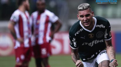 Rafael Navarro marca cuatro goles en la humillante derrota de Independiente