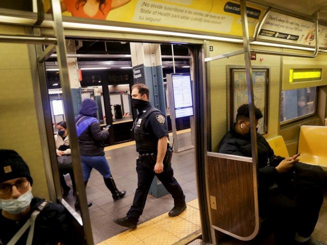 Ataque al metro de Nueva York por Frank R. James