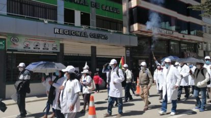 Paro movilizado de médicos en Oruro