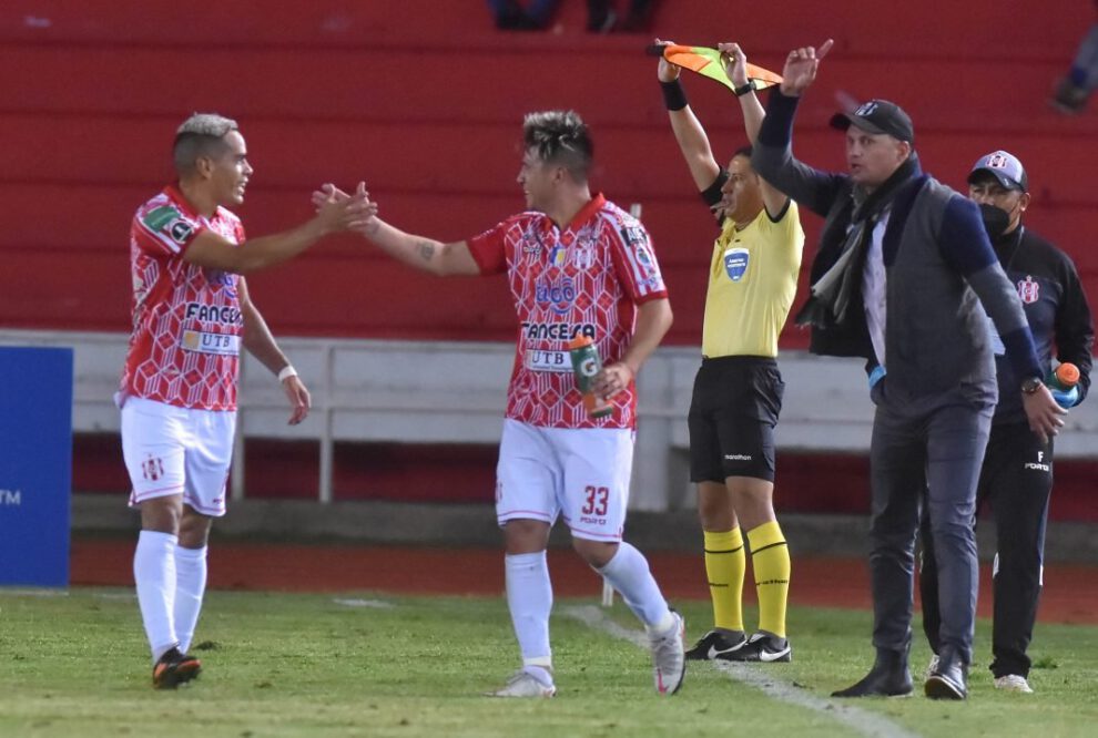 Independiente Petrolero y su entrenador Marcelo Robledo tras la goleada en Copa Libertadores