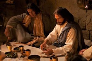 Última Cena y entrega de Jesús en pan y vino