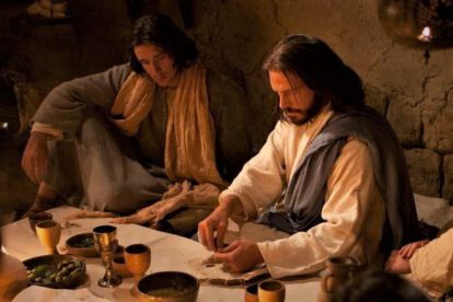 Última Cena y entrega de Jesús en pan y vino