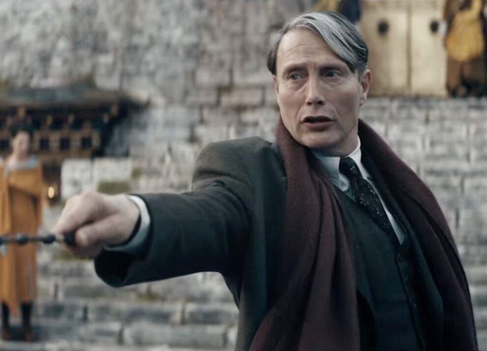 Mads Mikkelsen como Gellert Grindelwald en el Mundo Mágico