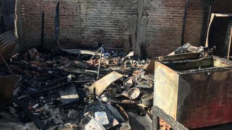 Incendio en Santa Cruz consume vivienda de familia