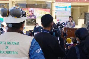 Acto de inicio de venta de la Gasolina Especial Plus en Oruro