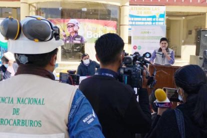 Acto de inicio de venta de la Gasolina Especial Plus en Oruro