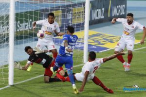 Bolívar golea de visita en el torneo Apertura
