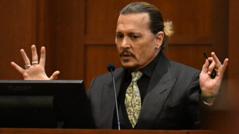 Johnny Depp testificando en el juicio contra Amber Heard