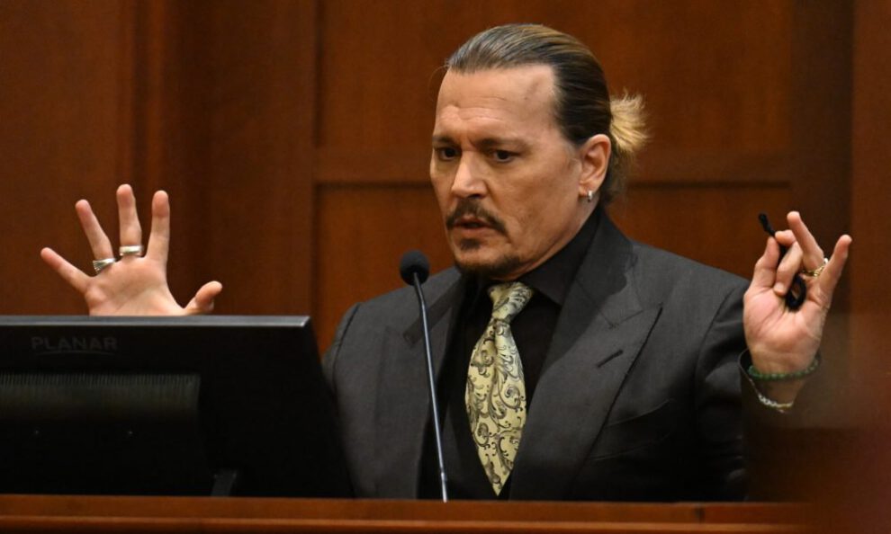 Johnny Depp testificando en el juicio contra Amber Heard