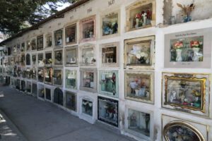 Colapsan nichos Cementerio General en Oruro