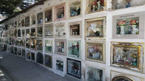 Colapsan nichos Cementerio General en Oruro