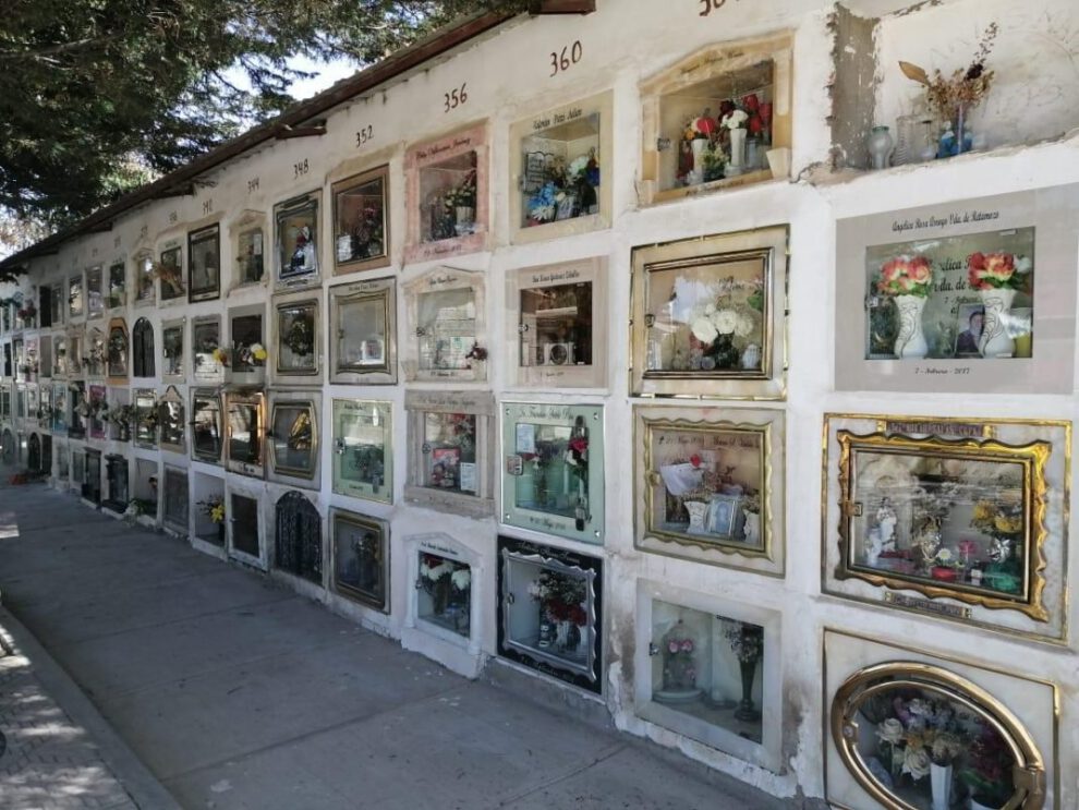 Colapsan nichos Cementerio General en Oruro