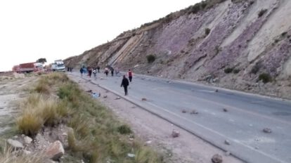Bloqueo de caminos en Independencia por el robo de medio millón de bolivianos