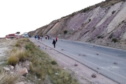 Bloqueo de caminos en Independencia por el robo de medio millón de bolivianos