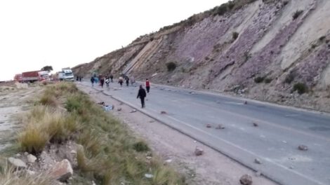 Bloqueo de caminos en Independencia por el robo de medio millón de bolivianos