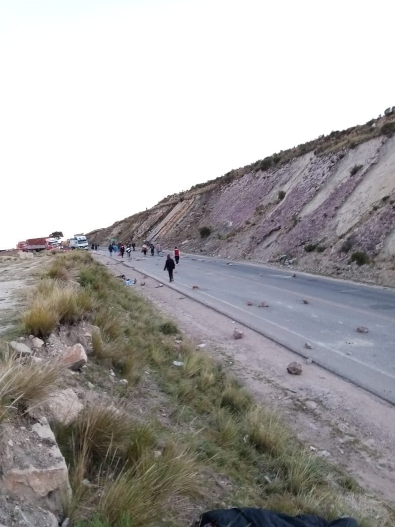 Bloqueo de caminos en Independencia por el robo de medio millón de bolivianos