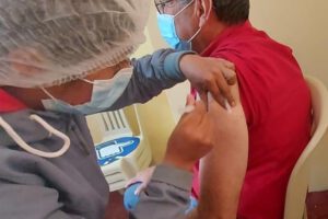 Vacunación contra el Covid-19 en Oruro