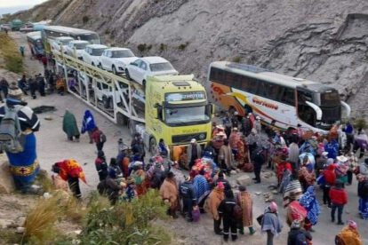 Bloqueo en la carretera entre La Paz, Oruro y Cochabamba
