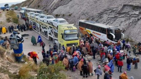 Bloqueo en la carretera entre La Paz, Oruro y Cochabamba