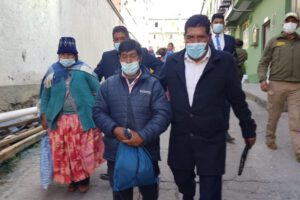 Pareja de adultos que entregó a niña extraviada