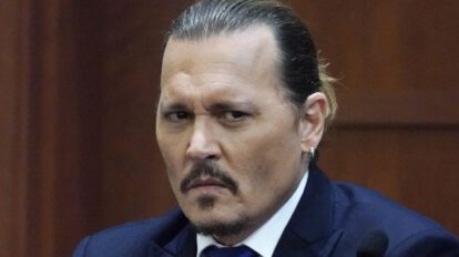 Johnny Depp testificando en el juicio por difamación
