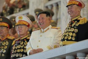 Kim Jong Un alardea de sus misiles ICBM y promete fortalecer sus armas nucleares