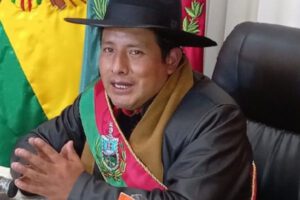 Santos Quispe, gobernador de La Paz, investigado por consumo de alcohol
