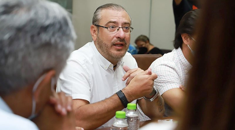 Rómulo Calvo imputado por racismo y discriminación