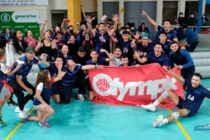 Festejo de los integrantes del equipo de Olympic campeones de la Liga