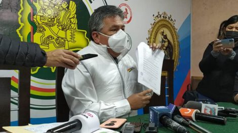 Diálogo con Salud y medidas de presión de médicos