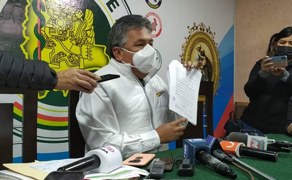 Diálogo con Salud y medidas de presión de médicos