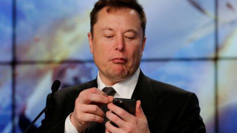 Elon Musk vende acciones de Tesla tras la compra de Twitter