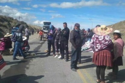 Bloqueo en Oruro por vecinos de Cochiraya
