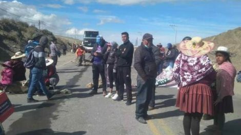 Bloqueo en Oruro por vecinos de Cochiraya