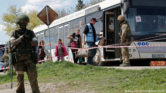Evacuación de civiles en Mariupol