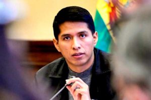 Andrónico Rodríguez discute sobre autos chutos en asamblea