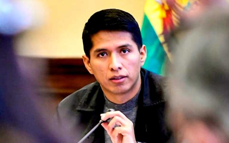 Andrónico Rodríguez discute sobre autos chutos en asamblea