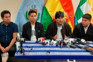 Evo Morales denuncia ataques en conferencia de prensa