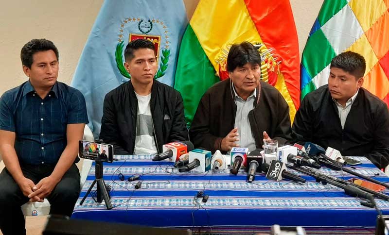 Evo Morales denuncia ataques en conferencia de prensa