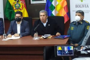 Operativos sorpresa para decomiso de autos chutos