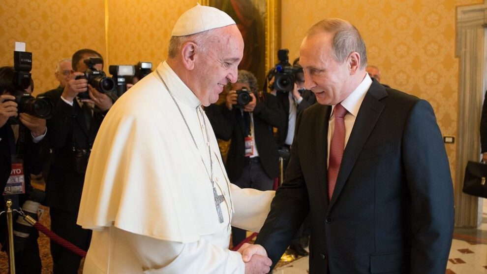Vladimir Putin y Papa Francisco abren diálogo sobre conflicto internacional