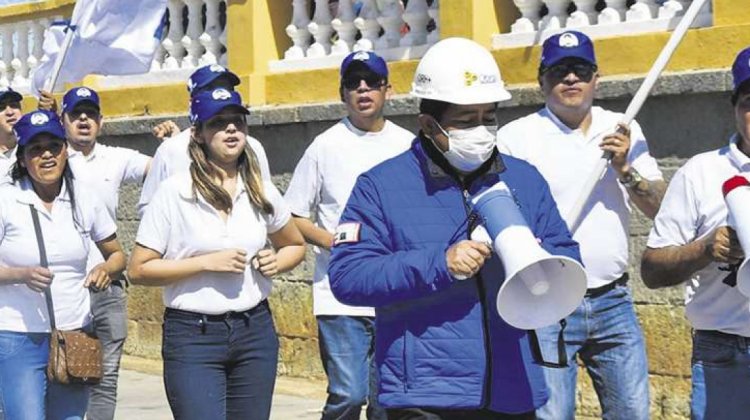 Desfile de los Guerreros azules en Oruro