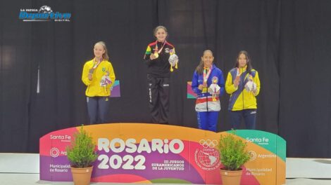 Sol Sandoval oro karate en los Juegos Suramericanos de la Juventud