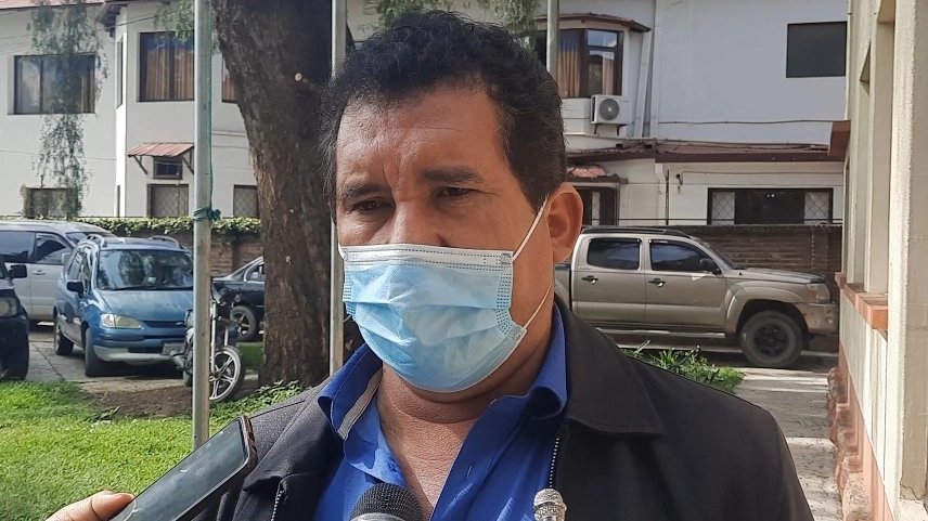 Renuncia de María Angélica Ruiz y proceso judicial por habilitar a Manfred Reyes Villa