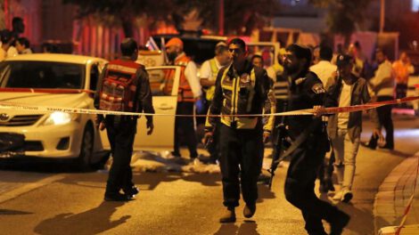 Atentado en Israel deja tres muertos al término de la jornada festiva