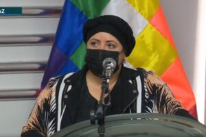 La ministra de la Presidencia rinde homenaje a Domitila Barrios